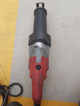 Sierra de Sable 230v  milwaukee 1000 SQ