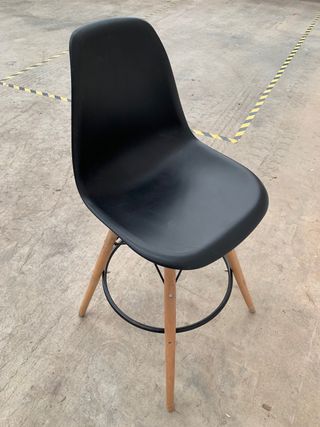 Taburete alto negro patas haya maciza - 6 disp