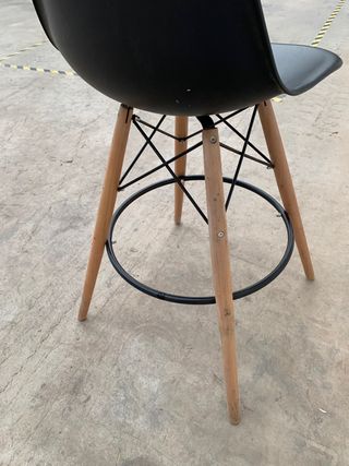 Taburete alto negro patas haya maciza - 6 disp