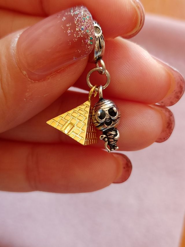 Charm Pirámide Egipto y momia de plata de ley