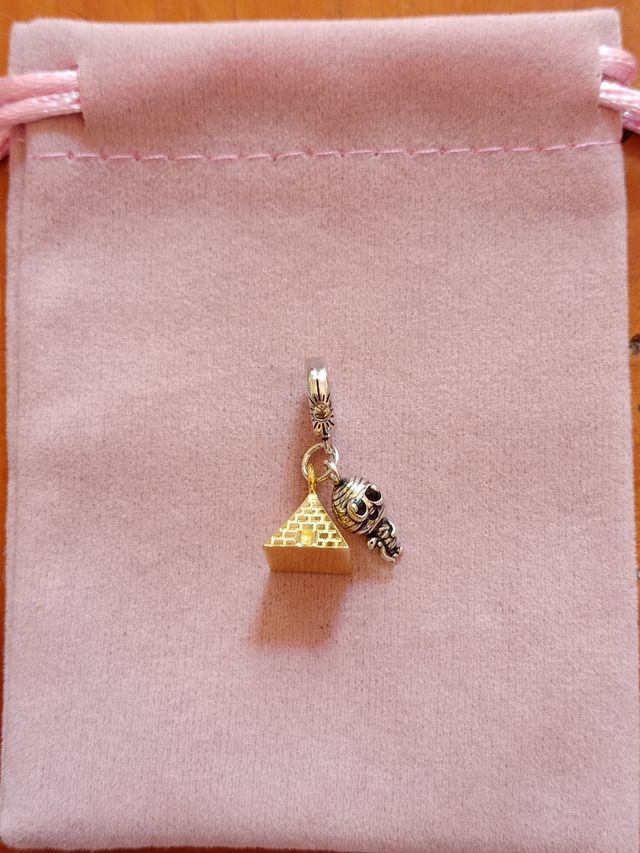 Charm Pirámide Egipto y momia de plata de ley