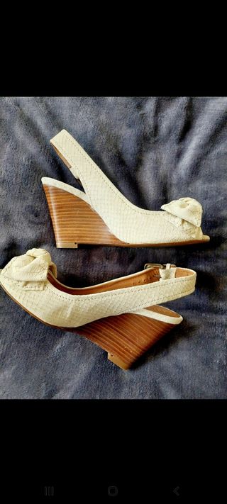 sandalia zara color crema