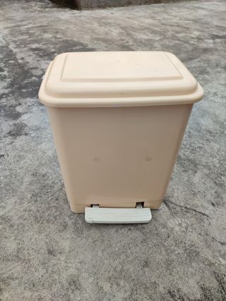 balde de lixo bege comprimento 50 cm largura 25 cm