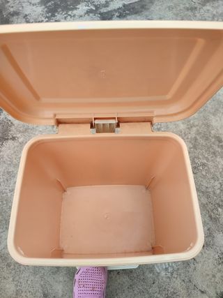 balde de lixo bege comprimento 50 cm largura 25 cm