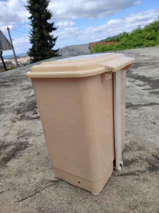 balde de lixo bege comprimento 50 cm largura 25 cm