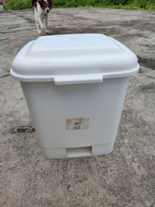 balde de lixo branco