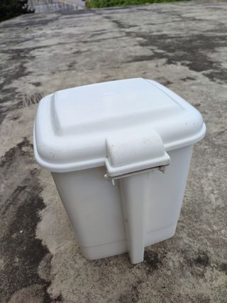 balde de lixo branco