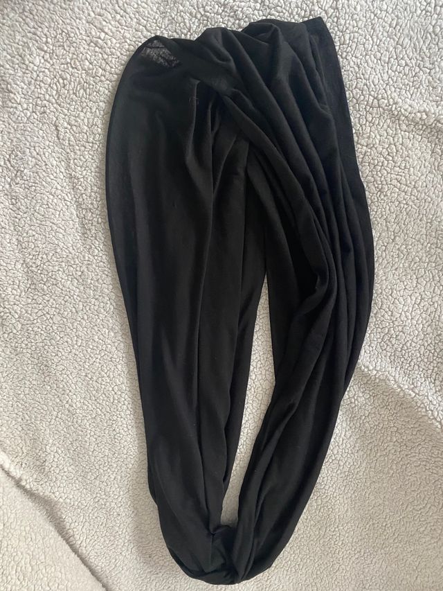 Foulard negro cerrado