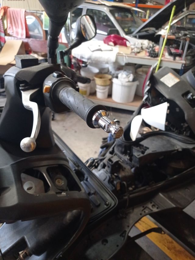 candado al manillar burgman 125 y 200 inyección