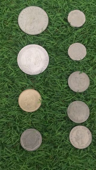 Monedas y billetes de peseta antiguos