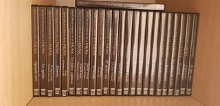 Colección de libros y dvd.