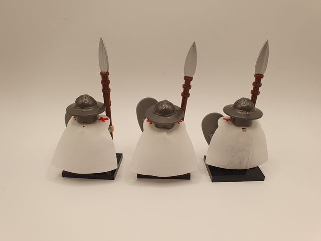 Caballeros templarios con lanza tipo lego