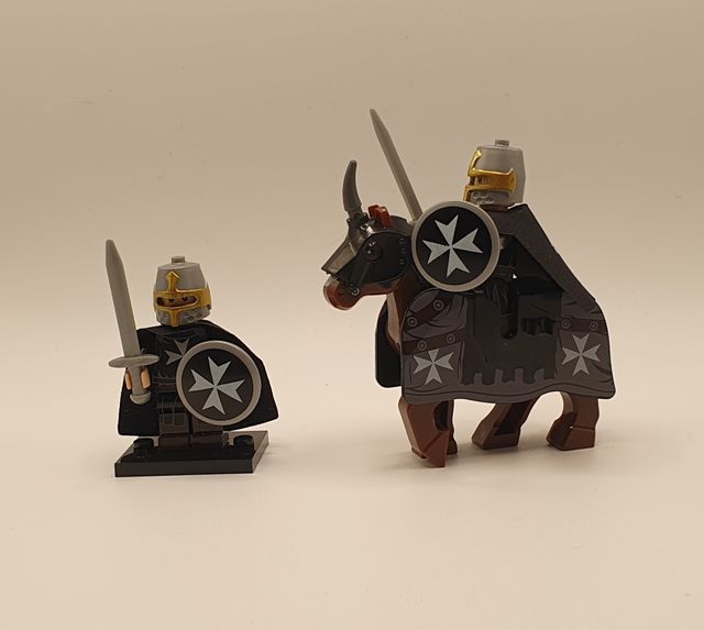 Caballeros hospitalarios con espada tipo lego