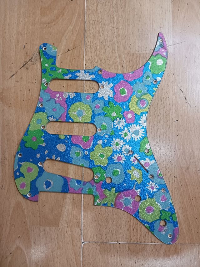 Golpeador stratocaster floral blue