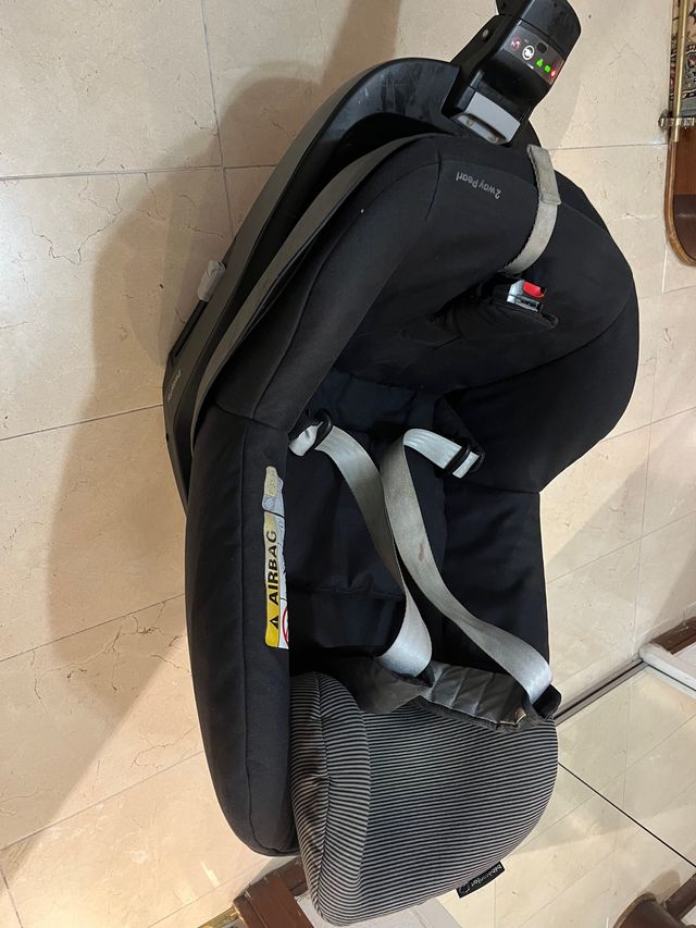 Silla Bebeconfort con base isofix.
