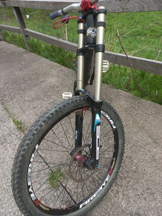 bici de descenso nukeproof