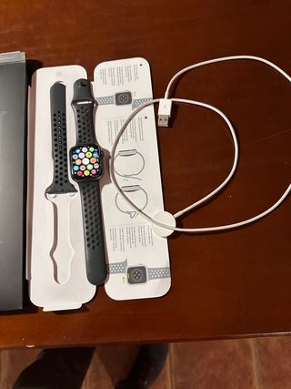 Se vende reloj de Apple con pantalla con un golpe