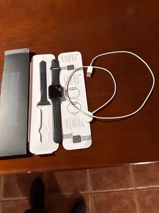 Se vende reloj de Apple con pantalla con un golpe