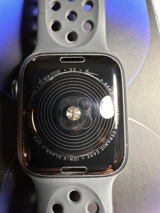 Se vende reloj de Apple con pantalla con un golpe
