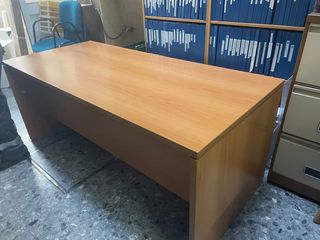 Mesa de oficina 180X80 y cajonera a juego