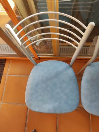 Pareja de sillas, metal, skay azul