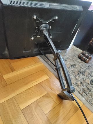 pantalla TV plana + brazo extensible