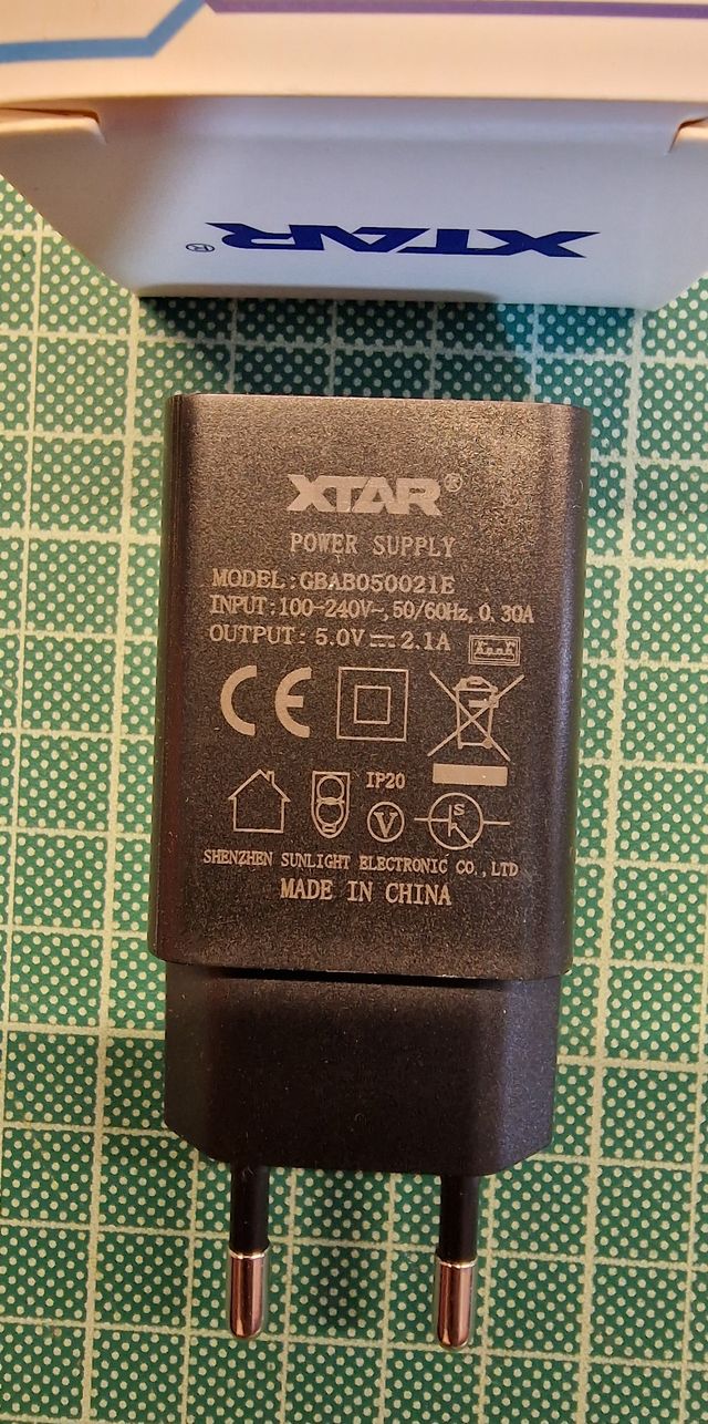 Cargador Pared 125/220v Xtar usb Salida 5.0v 2.1A