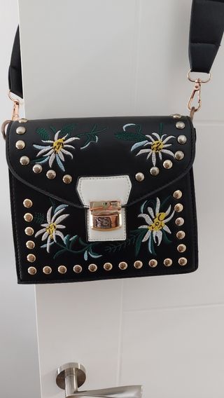Bolso con flores bordadas 💐