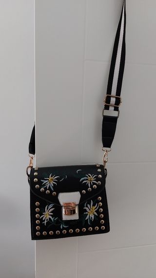 Bolso con flores bordadas 💐