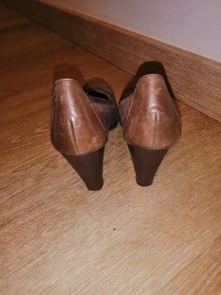 Zapato marron de piel Salmagodi. Num 35.