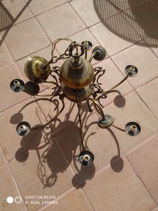 lámpara antigua de techo. Sin tulipas