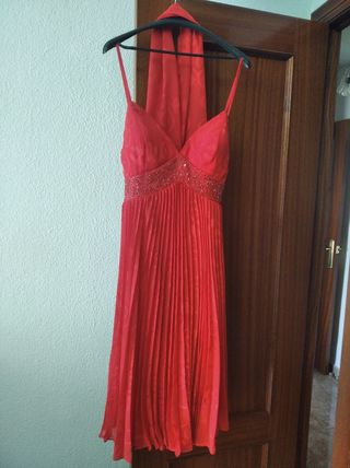 Vestido de ceremonia o fiesta rojo.