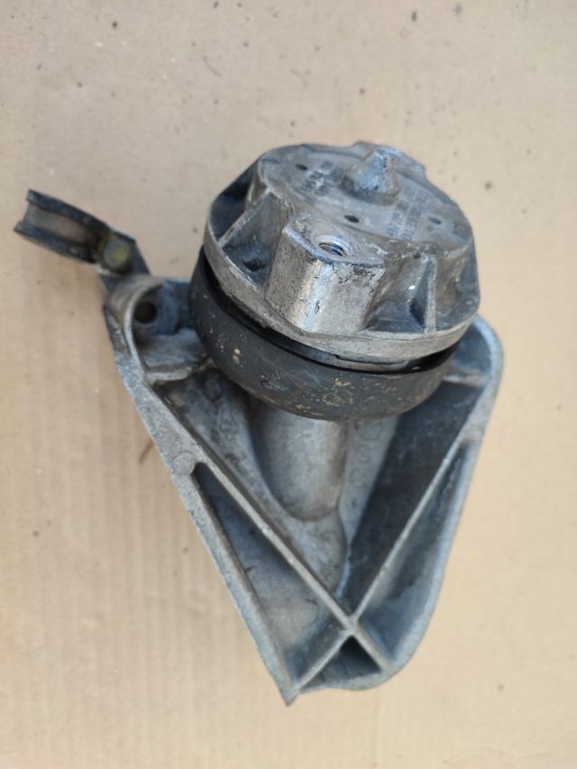 Audi S8 A8 D2 4.2 Soporte Del Motor derecho