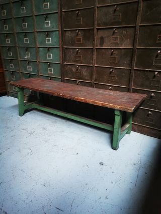 banco de madera antiguo.