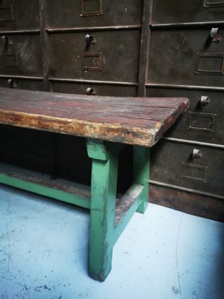 banco de madera antiguo.