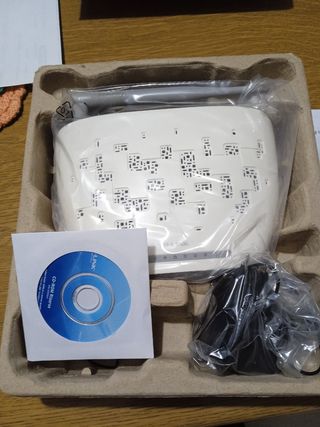Modem Router ADSL2+.  Wireless N150 Mbps
