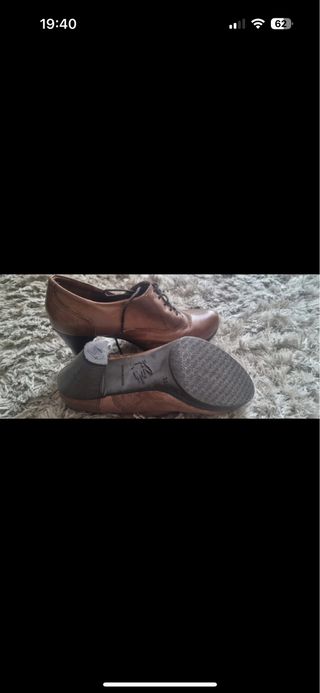 Zapato piel puntillos