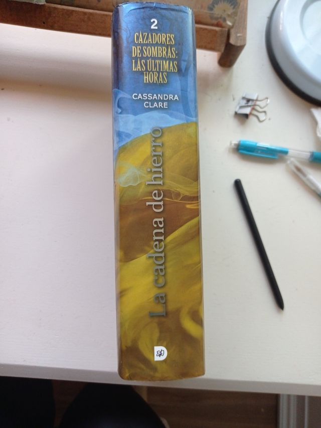 La cadena de hierro Cassandra Clare de segunda mano por 12 EUR en L\'Eliana en WALLAPOP