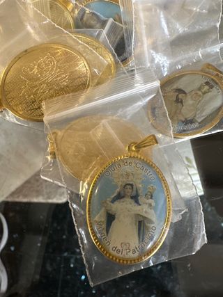 Coleccion de medallas de virgenes de almeria