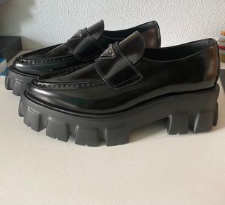 Mocasines Prada.
