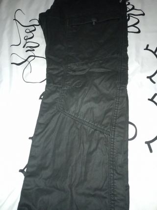 pantalón hombre tela negra no es vaquero