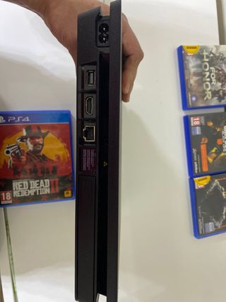 Vendo PS4 Slim de 1 TB con 4 juegos y 1 mando