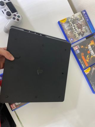 Vendo PS4 Slim de 1 TB con 4 juegos y 1 mando