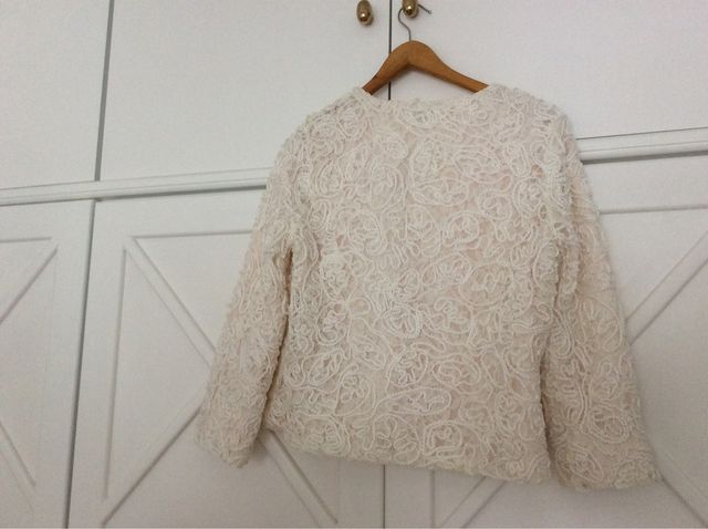 Chaqueta encaje cruda. Pedro hierro.