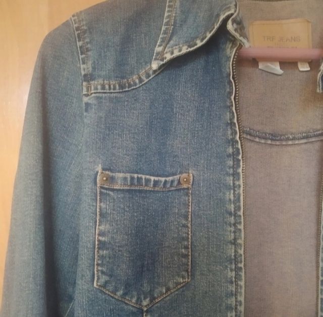 Chaqueta vaquera. De Zara.