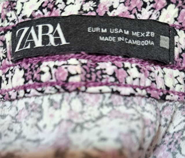 Falda pantalón corta estampada tonos morados