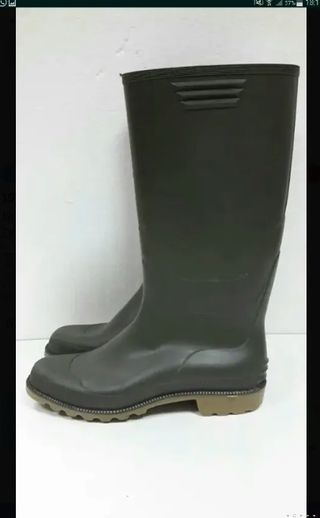 CESTA Y BOTAS AGUA PESCA 42 TREVINCA NUEVAS-ENVIO