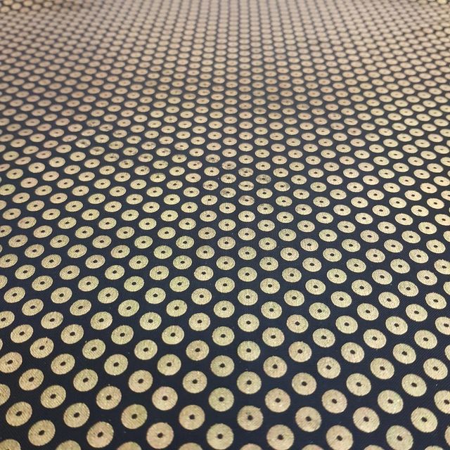 Maglia nera con paiettes oro disegnate M