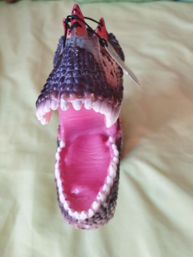 cabeza de dinosaurio marioneta.