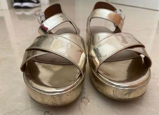 Sandalias doradas Bimba y Lola